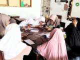 Siswa MTI Koto Panjang Antusias Ikuti Ekskul Kaligrafi Didampingi Guru Pembimbing